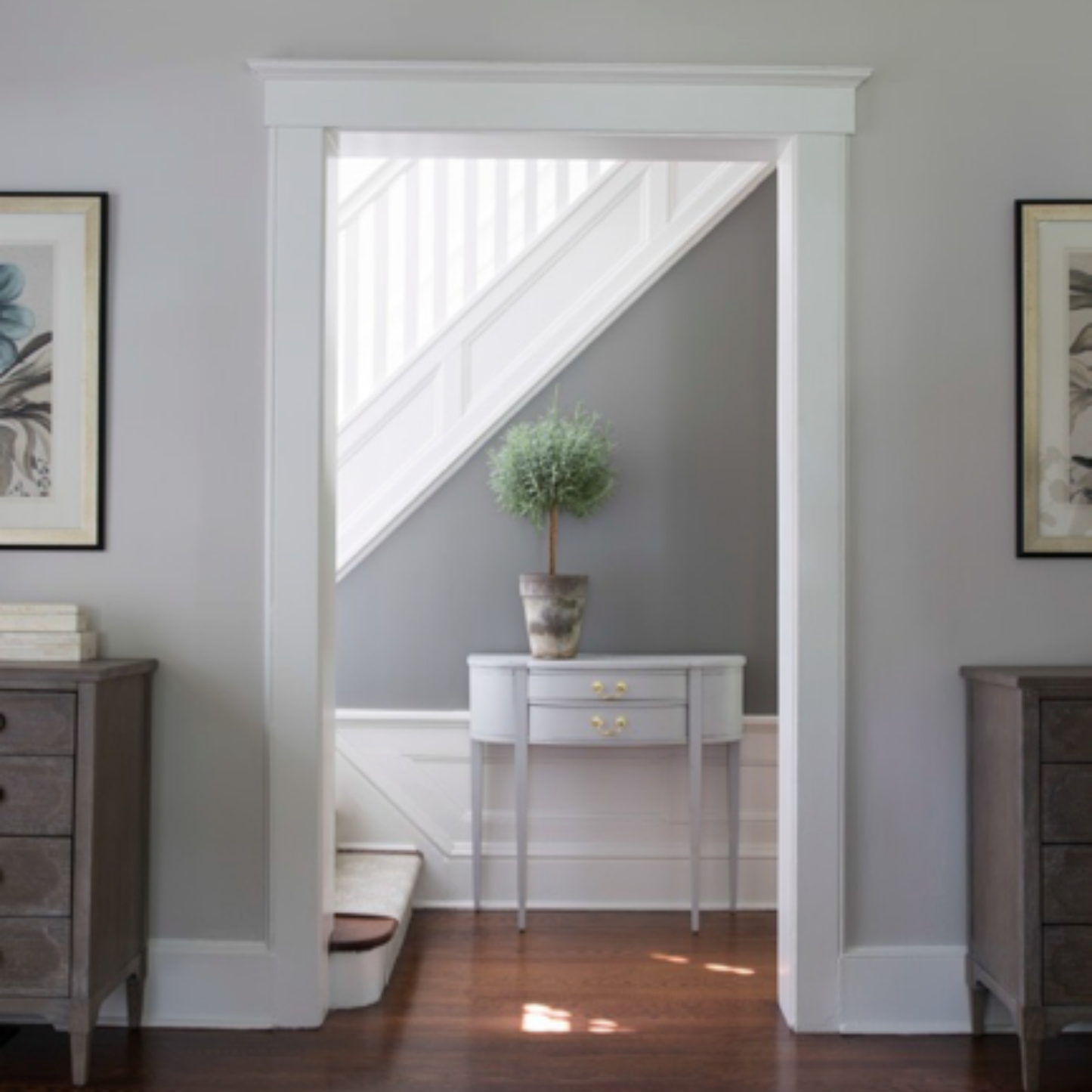 Benjamin Moore SCUFF-X semi gloss painted on walls and woodwork in a domestic hallway