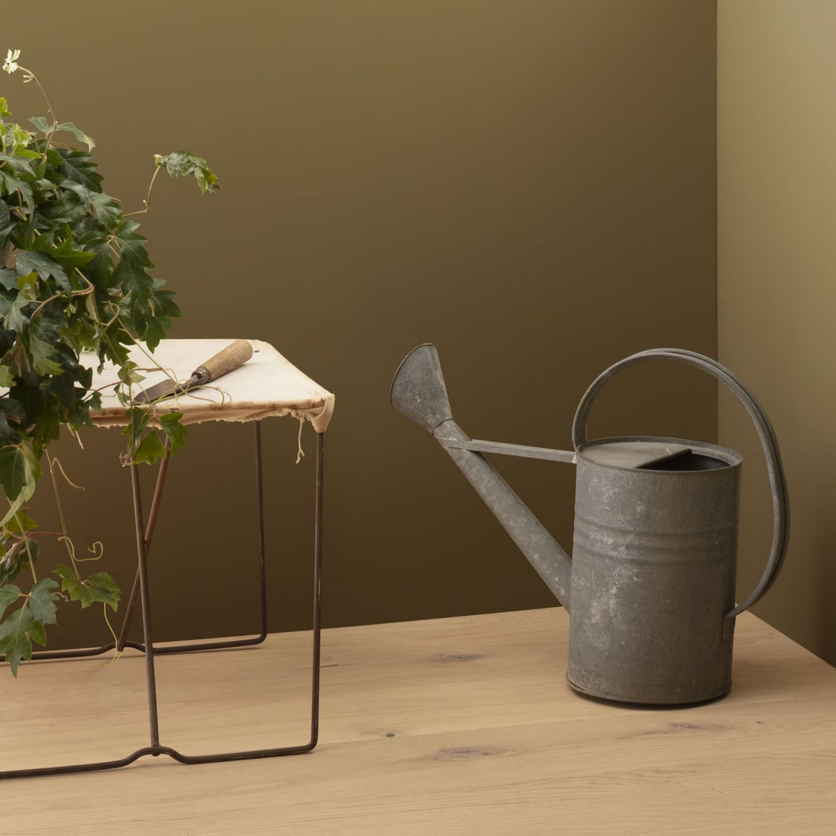 Aged Bronze (231) - Benjamin Moore